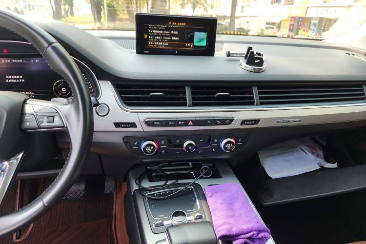 Used Audi Q7 2019 55 TFSI Technology Edition Audio And AC Panel