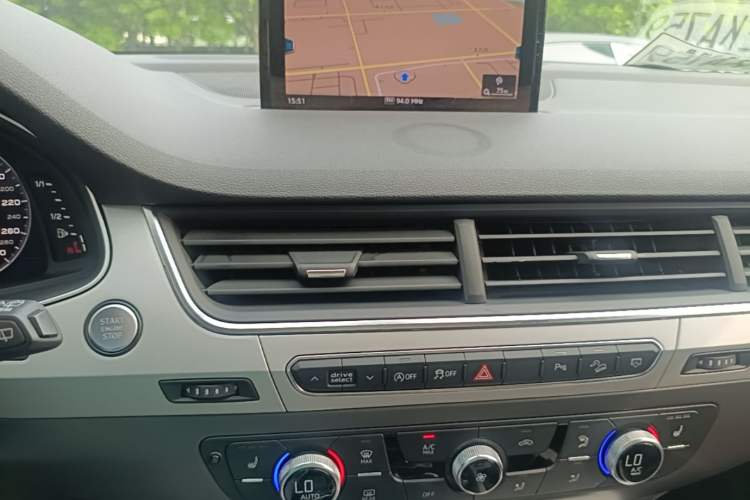 Used Audi Q7 2019 45 TFSI Comfort Model Audio And AC Panel
