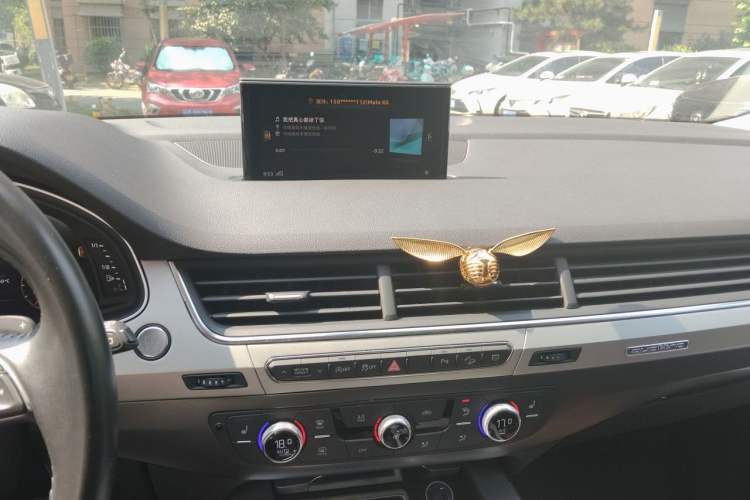 Used Audi Q7 2019 45 TFSI Comfort Model Audio And AC Panel