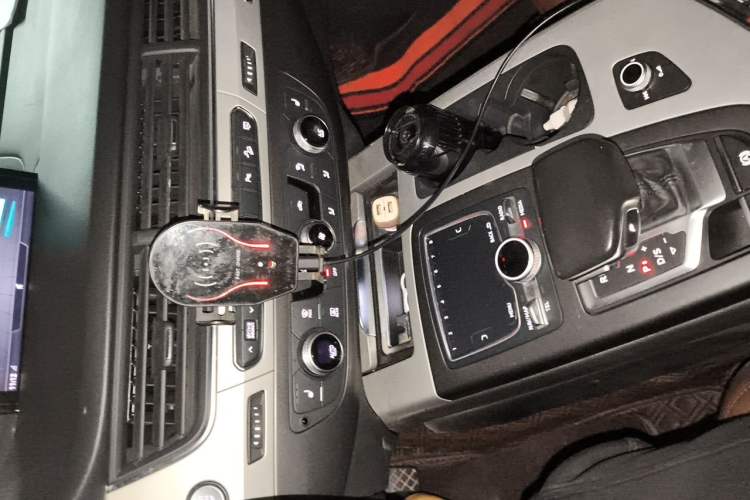 Used Audi Q7 2019 45 TFSI Comfort Model Audio And AC Panel