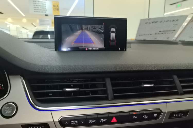 Used Audi Q7 2019 55 TFSI Technology Edition Audio And AC Panel