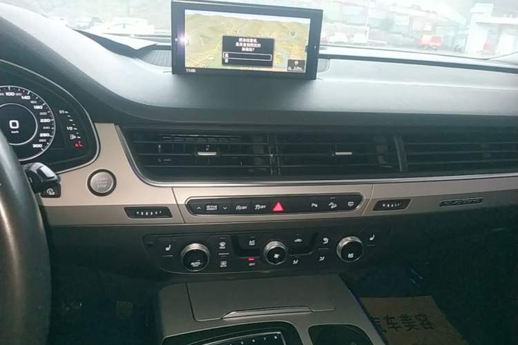 Used Audi Q7 2019 55 TFSI Technology Edition Audio And AC Panel