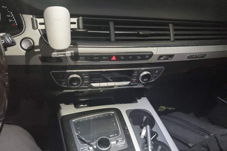 Used Audi Q7 2019 55 TFSI Prestige Edition Audio And AC Panel