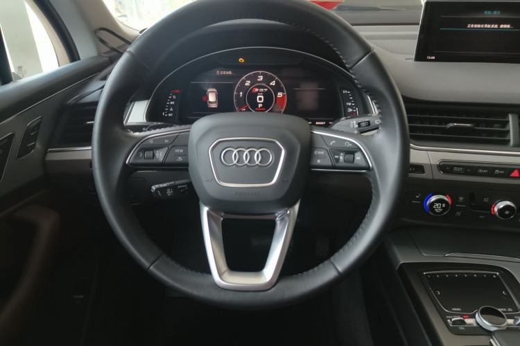 Used Audi Q7 2019 45 TFSI Comfort Model Audio And AC Panel