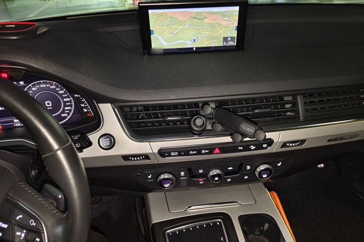 Used Audi Q7 2019 45 TFSI Comfort Model Audio And AC Panel