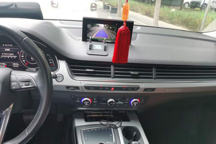 Used Audi Q7 2019 55 TFSI Technology Edition Audio And AC Panel