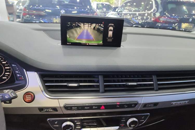 Used Audi Q7 2019 55 TFSI Technology Edition Audio And AC Panel