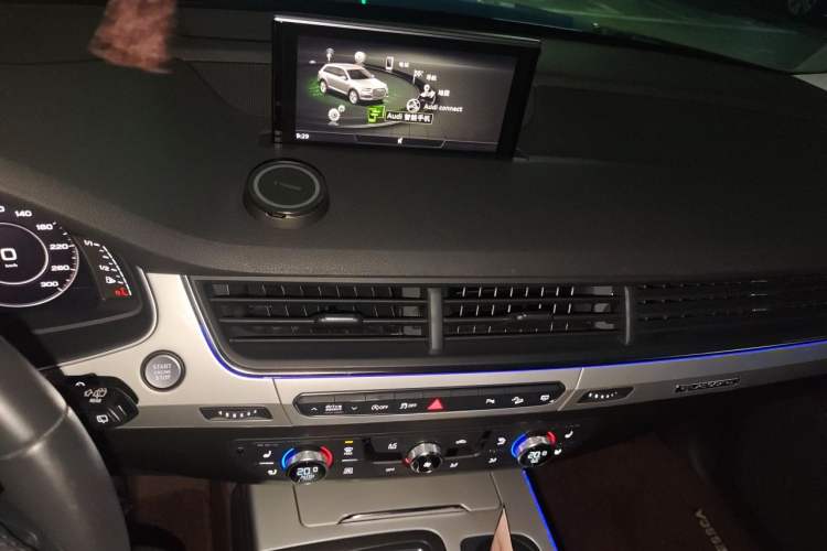 Used Audi Q7 2019 55 TFSI Technology Edition Audio And AC Panel
