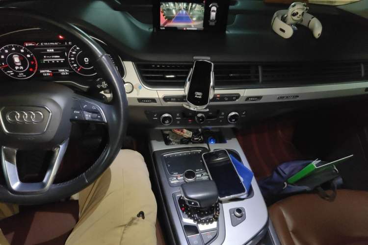 Used Audi Q7 2019 55 TFSI Technology Edition Audio And AC Panel