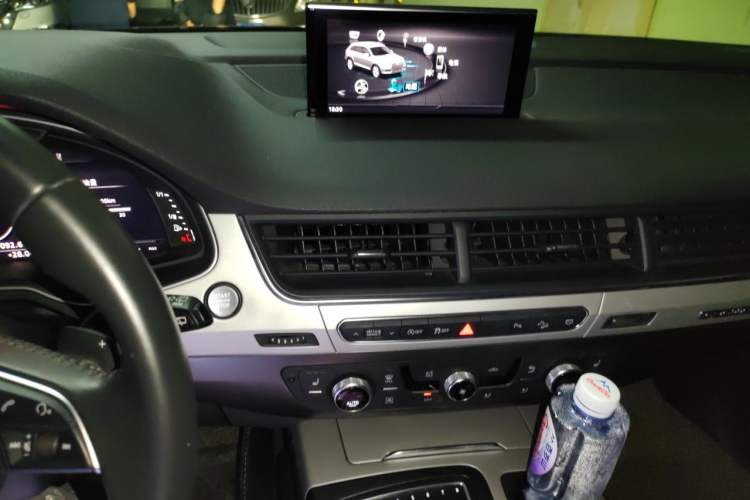 Used Audi Q7 2019 55 TFSI Technology Edition Audio And AC Panel