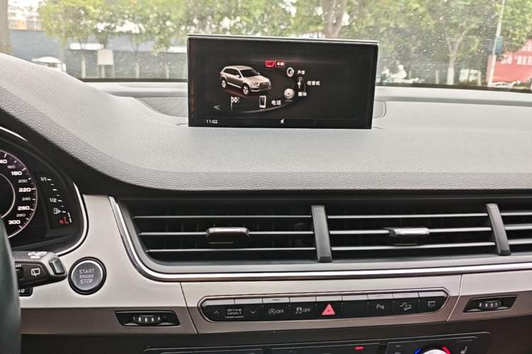 Used Audi Q7 2019 45 TFSI Comfort Model Audio And AC Panel