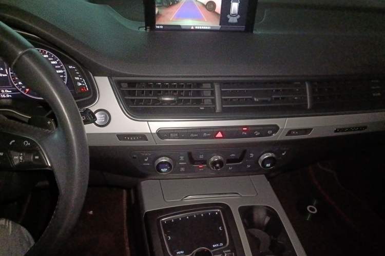 Used Audi Q7 2019 55 TFSI Technology Edition Audio And AC Panel