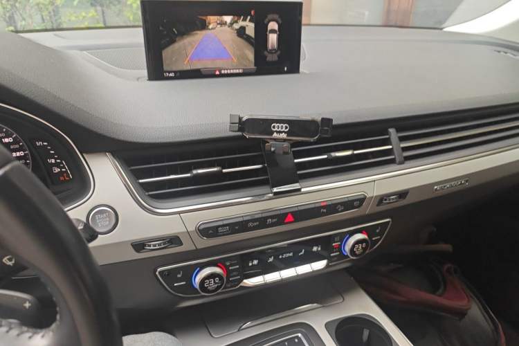 Used Audi Q7 2019 55 TFSI Technology Edition Audio And AC Panel