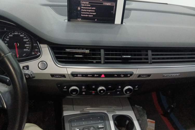 Used Audi Q7 2019 55 TFSI Technology Edition Audio And AC Panel
