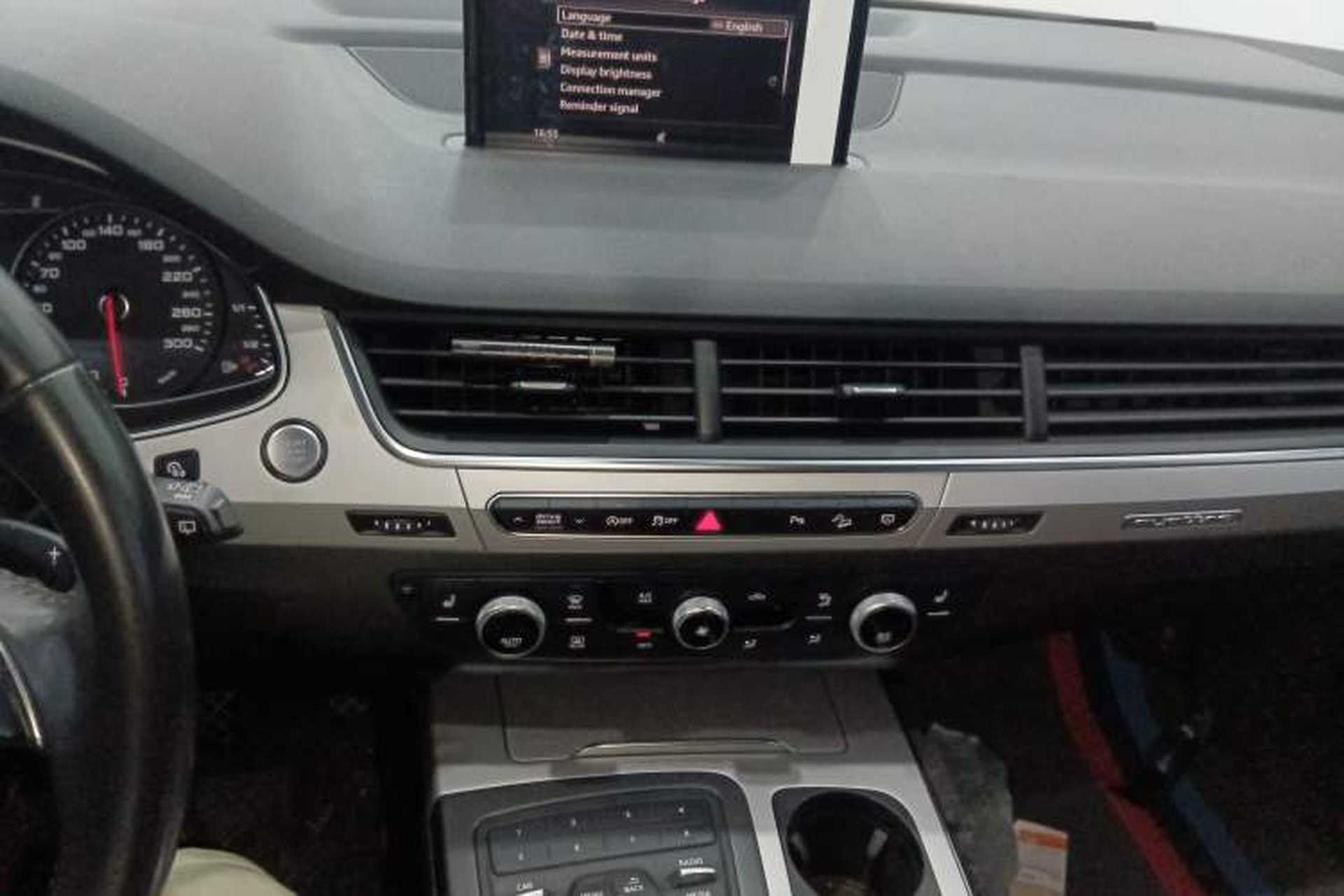 Used Audi Q7 2019 55 TFSI Technology Edition Audio And AC Panel