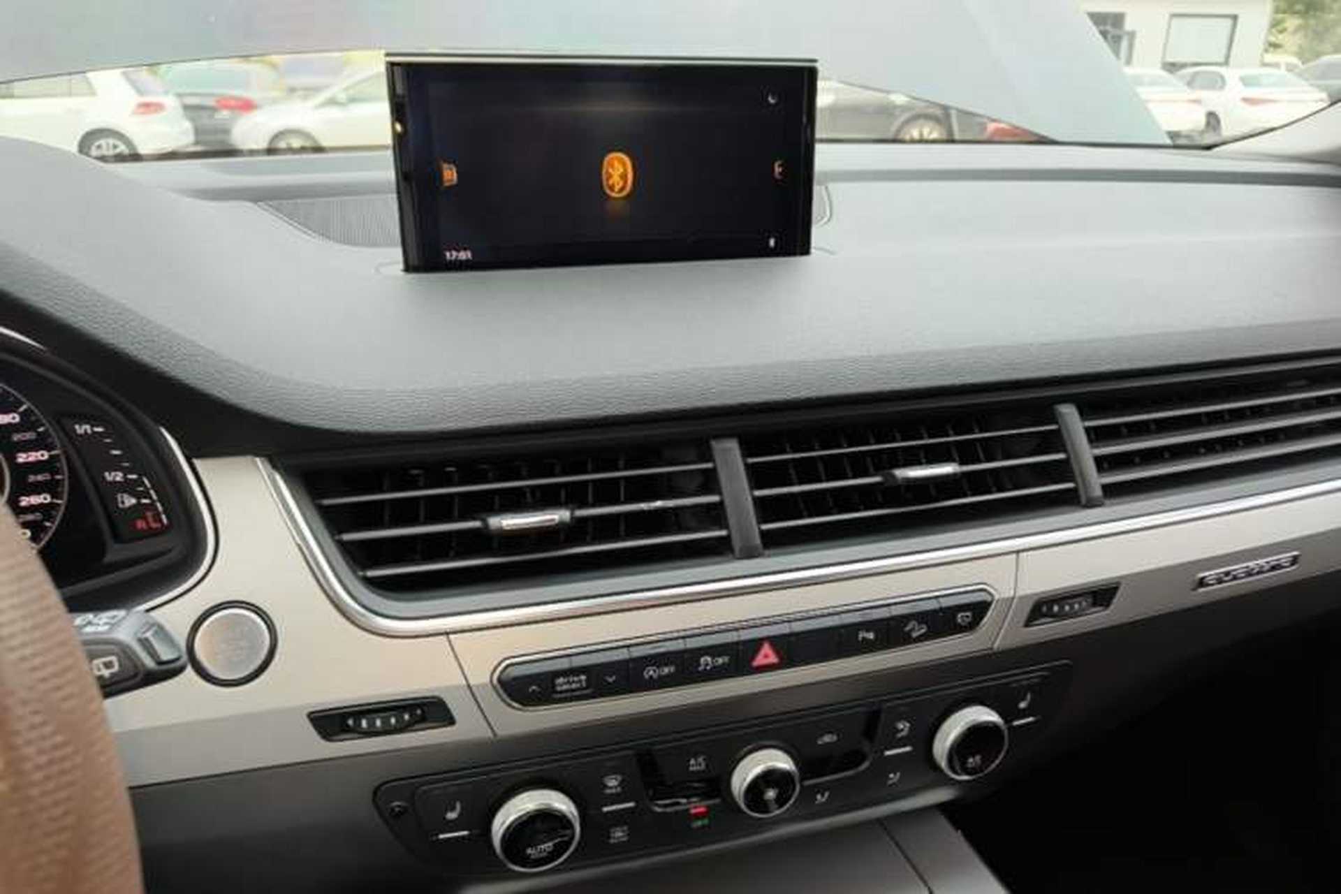 Used Audi Q7 2019 45 TFSI Comfort Model Audio And AC Panel