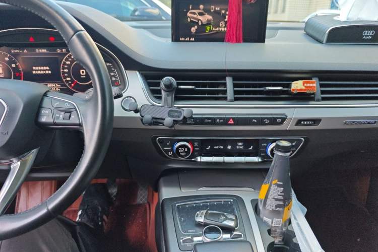 Used Audi Q7 2019 45 TFSI Comfort Model Audio And AC Panel