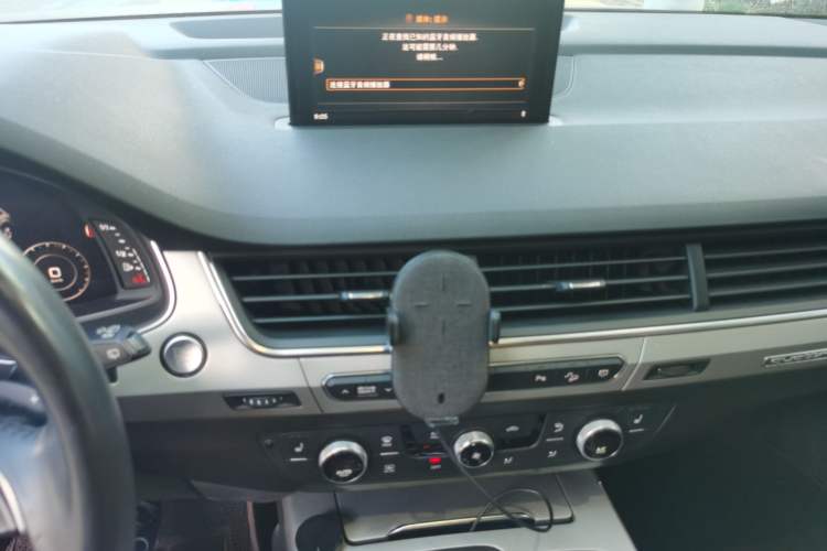 Used Audi Q7 2019 45 TFSI Comfort Model Audio And AC Panel