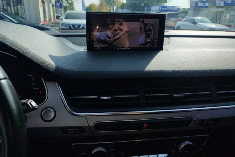 Used Audi Q7 2019 55 TFSI Technology Edition Audio And AC Panel