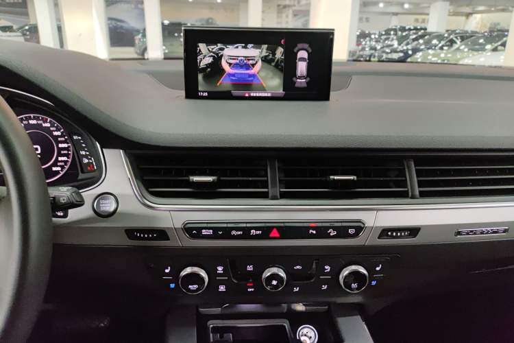 Used Audi Q7 2019 55 TFSI Technology Edition Audio And AC Panel
