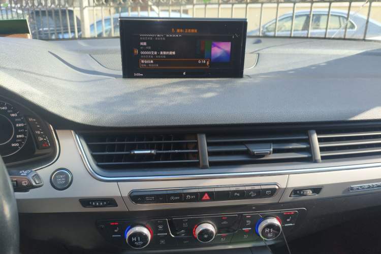 Used Audi Q7 2019 45 TFSI Comfort Model Audio And AC Panel