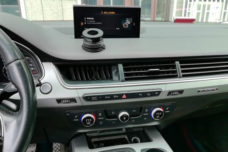 Used Audi Q7 2019 45 TFSI Comfort Model Audio And AC Panel