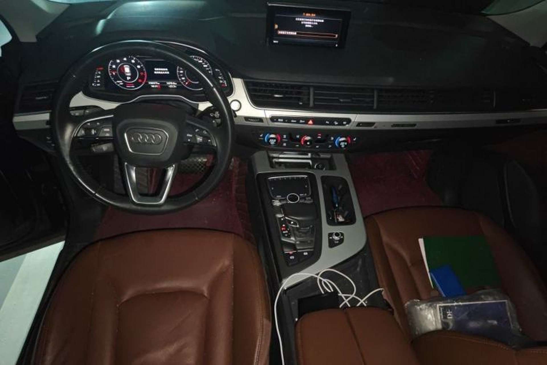 Used Audi Q7 2019 45 TFSI Comfort Model Center Console