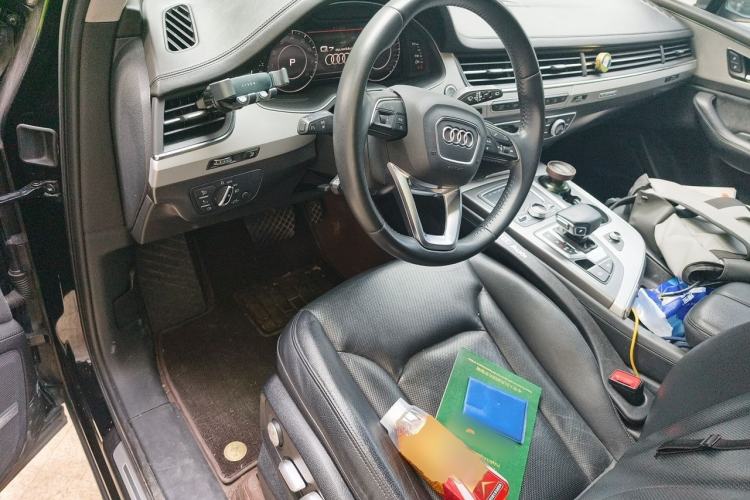 Used Audi Q7 2019 55 TFSI Technology Edition Center Console