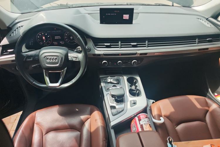 Used Audi Q7 2019 55 TFSI Technology Edition Center Console