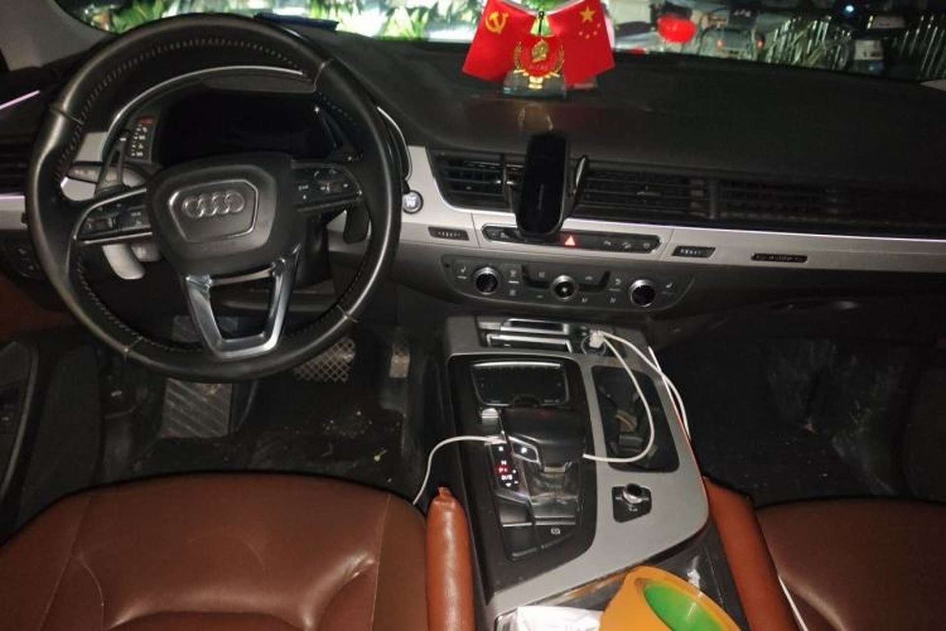 Used Audi Q7 2019 45 TFSI Comfort Model Center Console