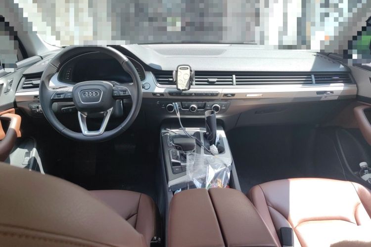 Used Audi Q7 2019 55 TFSI Technology Edition Center Console