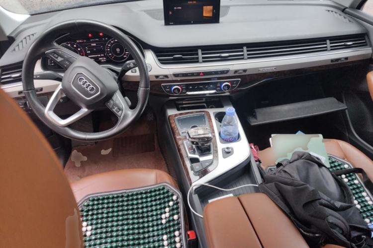 Used Audi Q7 2019 55 TFSI Technology Edition Center Console