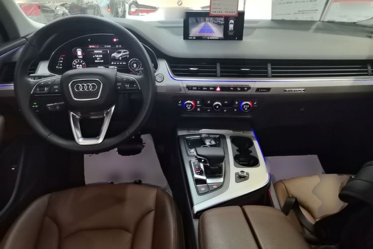 Used Audi Q7 2019 55 TFSI Technology Edition Center Console