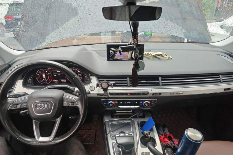 Used Audi Q7 2019 45 TFSI S line Sport Edition Center Console