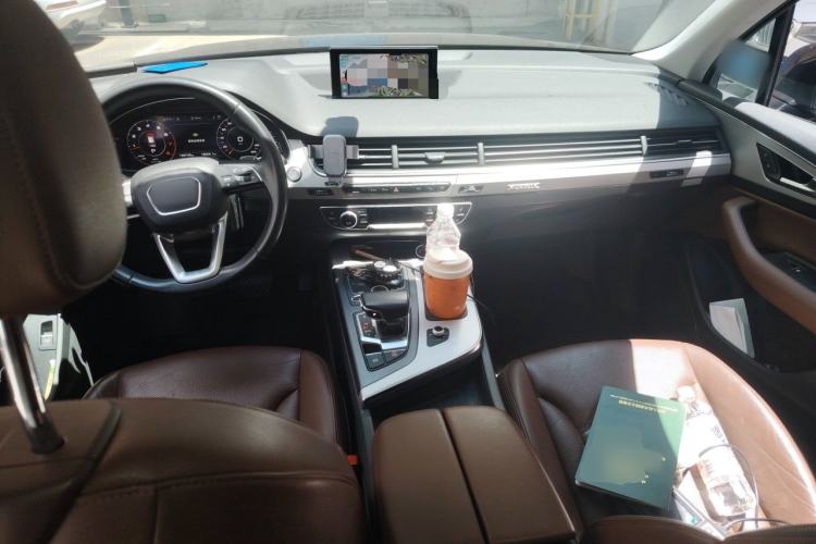 Used Audi Q7 2019 55 TFSI Technology Edition Center Console