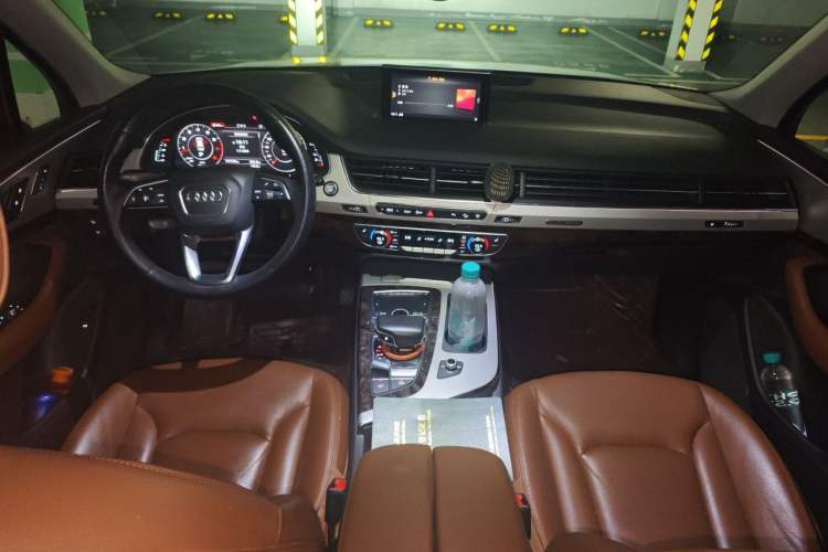 Used Audi Q7 2019 55 TFSI S line Sport Edition Center Console