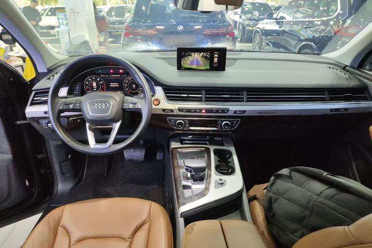 Used Audi Q7 2019 55 TFSI Technology Edition Center Console
