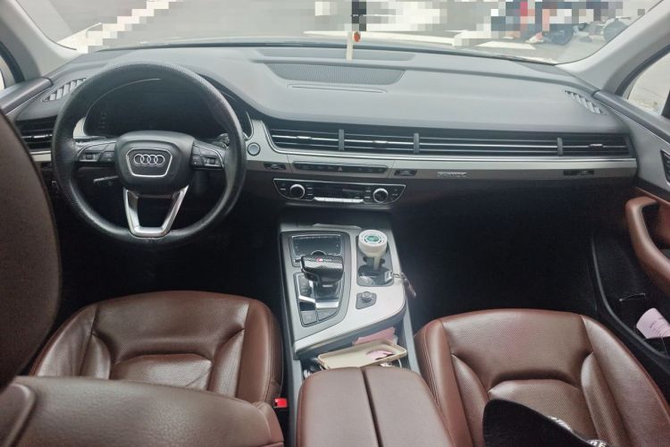 Used Audi Q7 2019 55 TFSI Technology Edition Center Console
