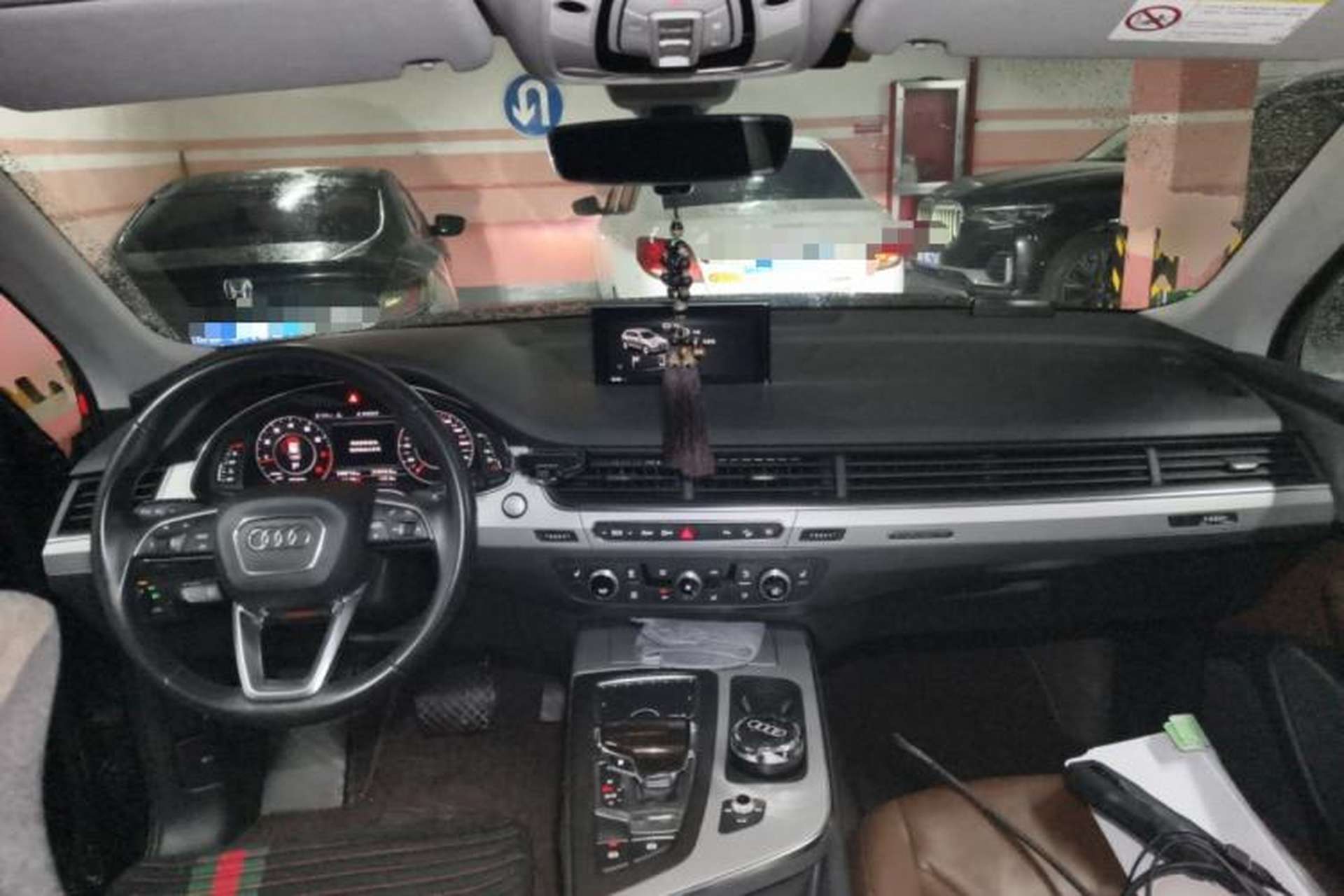 Used Audi Q7 2019 45 TFSI Comfort Model Center Console
