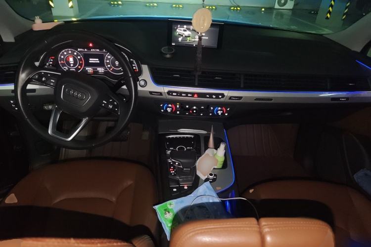 Used Audi Q7 2019 55 TFSI Technology Edition Center Console