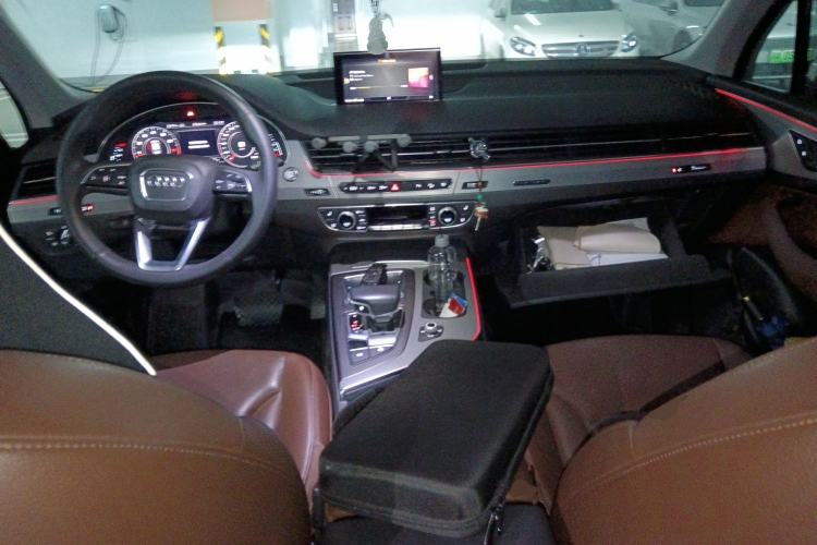 Used Audi Q7 2019 45 TFSI S line Sport Edition Center Console
