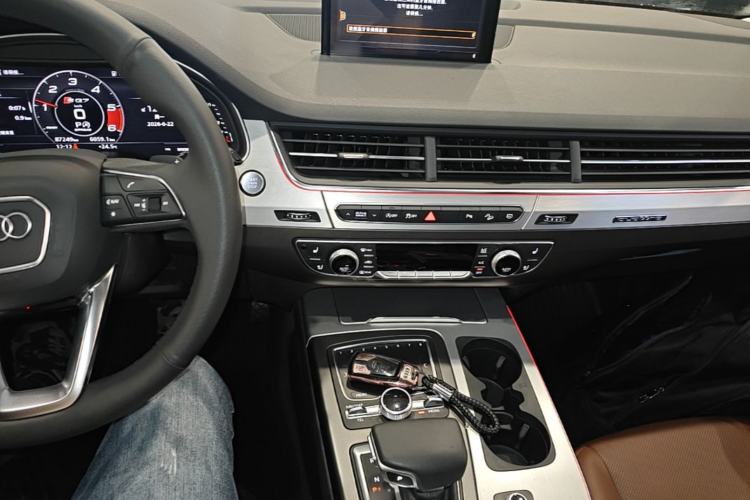 Used Audi Q7 2019 45 TFSI S line Sport Edition Center Console