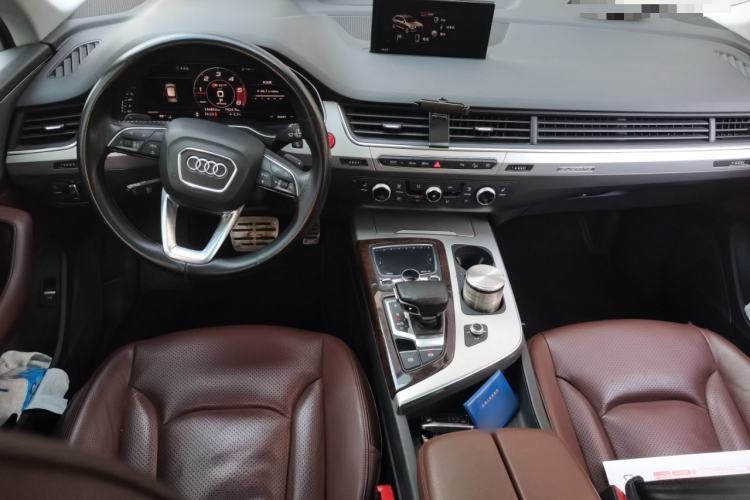 Used Audi Q7 2019 55 TFSI Technology Edition Center Console