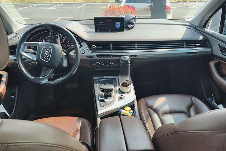 Used Audi Q7 2019 55 TFSI Technology Edition Center Console
