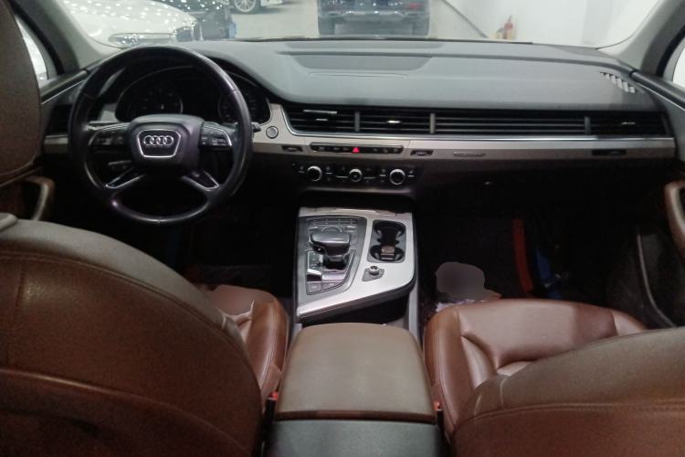 Used Audi Q7 2019 55 TFSI Technology Edition Center Console