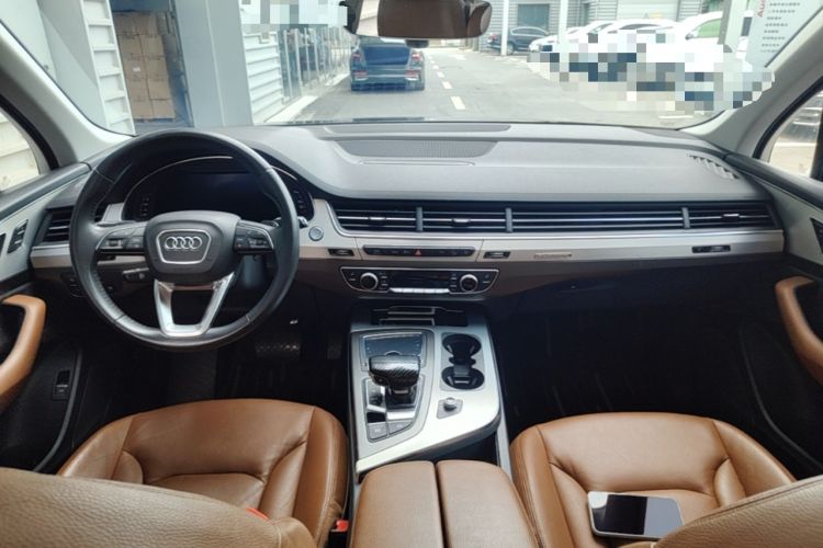 Used Audi Q7 2019 45 TFSI S line Sport Edition Center Console