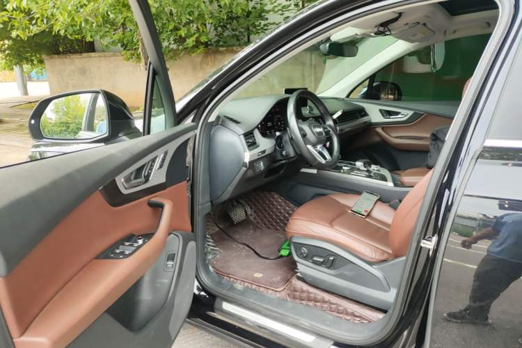 Used Audi Q7 2019 45 TFSI Comfort Model Driver Seat