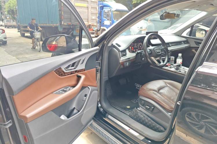 Used Audi Q7 2019 55 TFSI S line Sport Edition Driver Seat