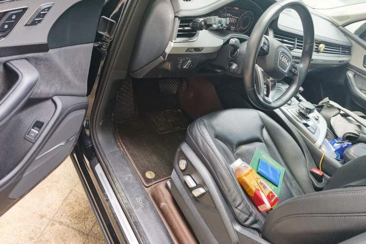 Used Audi Q7 2019 55 TFSI Technology Edition Driver Seat