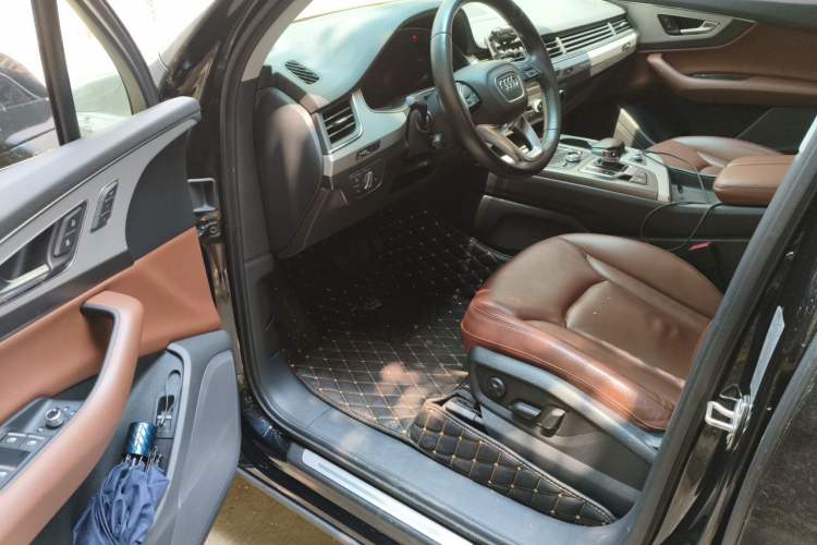 Used Audi Q7 2019 55 TFSI Technology Edition Driver Seat